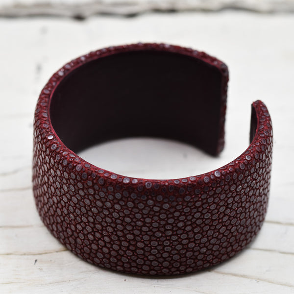 Burgundy luxury stingray bangle (35mm width)